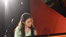 Bursalı 13 yaşındaki piyanist Arya Su Gülenç, Almanya’da büyük başarı elde etti