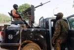 Nijerya’da asker ve polisleri taşıyan araca silahlı saldırı: 8 ölü