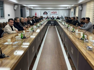 BAŞKAN ASLAN, SANAYİCİLERLE İSTİŞARE TOPLANTISI YAPTI