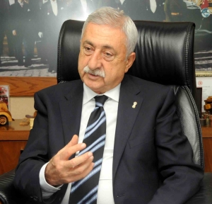 PALANDÖKEN: “ESNAF YENİDEN SAĞLIKTAN FAYDALANACAK” “MUAYENE OLABİLECEK, SIRADA İLAÇLARI ALMAK VAR” “BAĞ-KURLU ESNAFIMIZA SEVİNDİRİCİ HABER GELDİ” “DEPREM BÖLGESİNDE MÜCBİR SEBEP HALİ UZATILDI” “TESK’İN TALEPLERİNİN KARŞILIK BULMASI SEVİNDİRİCİ”
