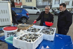 TEKİRDAĞ'DA SEYYAR TEZGAHLARDA İSTAVRİTİN KİLOSU 150 LİRAYA SATILIYOR