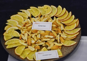 ÖZDEMİR: "BAKLİYATIN EN ÖNEMLİ ÖZELLİĞİ, ET VE ET ÜRÜNLERİNE ÇOK YAKIN PROTEİN SEVİYESİNE SAHİP OLMASIDIR" MERSİN'DE 'DÜNYA BAKLİYAT GÜNÜ' ETKİNLİKLERİ KAPSAMINDA BAKLİYAT ÜRÜNLERİNDEN YAPILMIŞ YEMEKLER TANITILDI