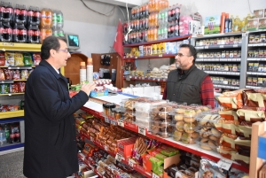 SALİHLİ KAYMAKAMI GÜLDOĞAN: "BAKKALLAR, MAHALLE KÜLTÜRÜNÜ YAŞATIYOR"