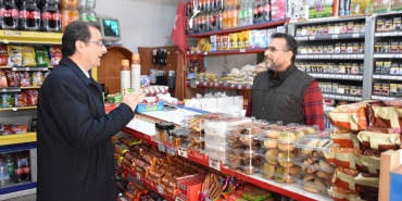SALİHLİ KAYMAKAMI GÜLDOĞAN: "BAKKALLAR, MAHALLE KÜLTÜRÜNÜ YAŞATIYOR"