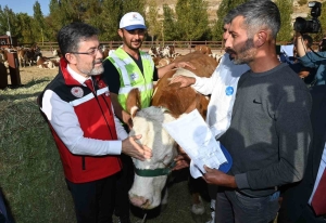 BAKAN YUMAKLI, KURBAN BAYRAMI'NDA 830 BİN BÜYÜKBAŞ VE 2,5 MİLYON KÜÇÜKBAŞ HAYVAN KESİLDİĞİNİ AÇIKLADI