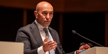 izmir-buyuksehir-belediyesine-operasyon-eski-belediye-baskani-tunc-soyer-ve-chp-il-baskani-senol-aslanoglu-gozaltinda-vvon