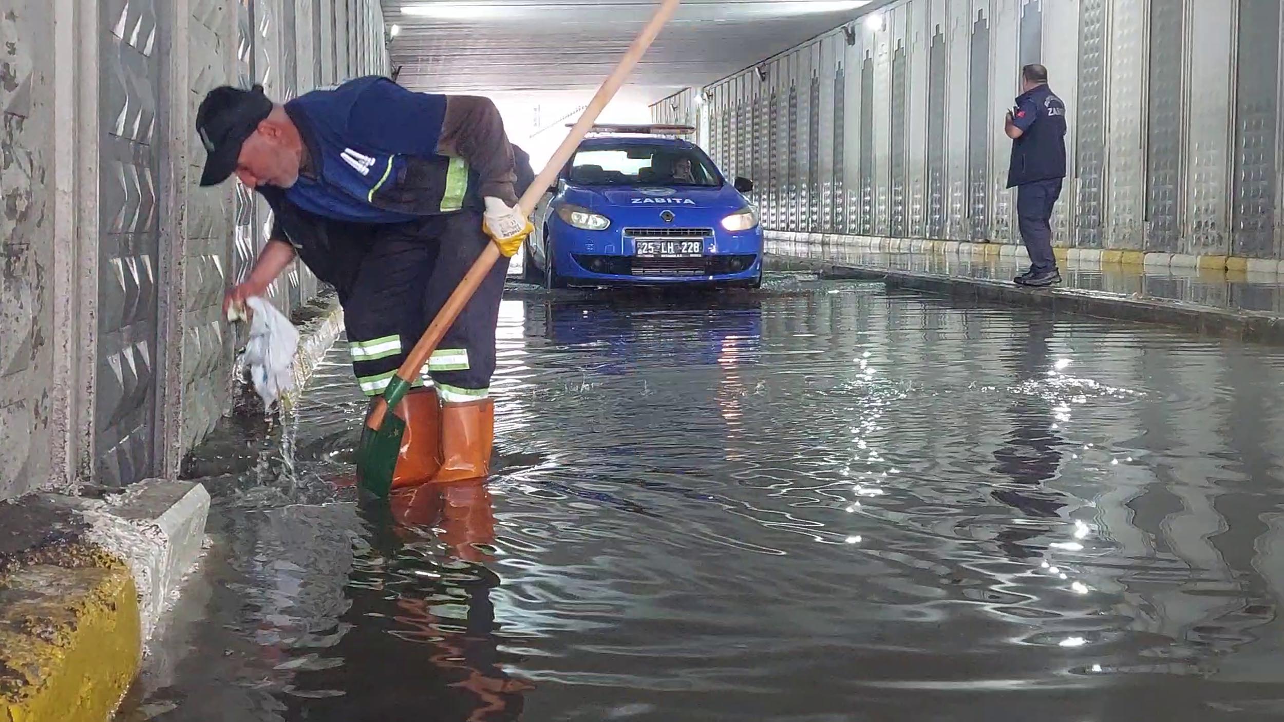 meteoroloji uyardi saganak bastirdi 0 OK2ZR7Nv
