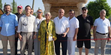 olen-oglu-adina-yaptirdigi-hayratin-acilisina-katilan-safiye-soyman-gozyaslarini-tutamadi-dlu1