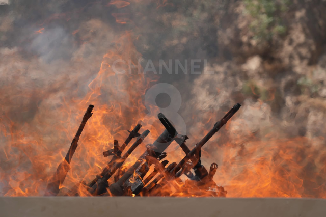 tarihi gun pkk silahlari yakti iste ilk goruntuler 0 F9skcbql