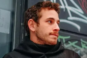 unlu-oyuncu-cem-yigit-uzumoglunun-neden-gozaltina-alindigi-ortaya-cikti-boykot-degil-whatsapp-grubu-detayi-rjpf