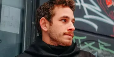 unlu-oyuncu-cem-yigit-uzumoglunun-neden-gozaltina-alindigi-ortaya-cikti-boykot-degil-whatsapp-grubu-detayi-rjpf