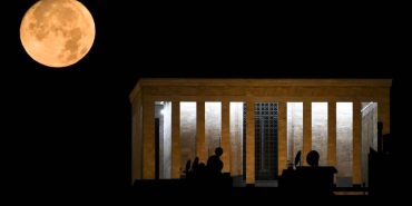 Anıtkabir'de Dolunayın Büyüleyici Görüntüsü