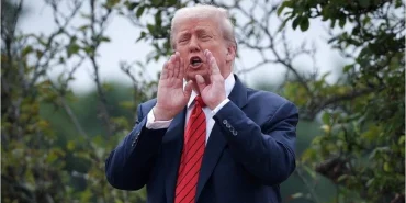 TRUMP BEYAZ SARAY'IN ÇATISINA ÇIKTI “KÜÇÜK BİR YÜRÜYÜŞ YAPIYORUM”