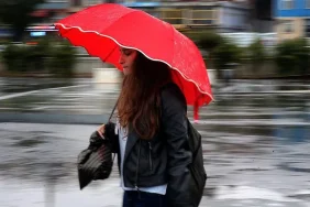 70 KM’YE VARACAK FIRTINA GELİYOR: 11 İLDE TEDBİR ÇAĞRISI 11 asiri-sicak-oncesi-saganak-ve-firtina-alarmi-meteorolojiden-18-il-icin-sari-ve-turunc-3231687_202507040718_1