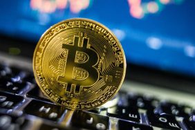 bitcoin-dunku-kayiplarini-telafi-ediyor-yeniden-yukseliste-1755250220