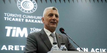 TİCARET BAKANI BOLAT: "AĞUSTOS AYINDA MAL İHRACATIMIZ 21 MİLYAR 795 MİLYON DOLAR OLARAK GERÇEKLEŞTİ" "TÜRKİYE BU YIL SONUNDA 1,5 TRİLYON DOLARLIK MİLLİ GELİRE SAHİP OLACAK" "İŞSİZ SAYIMIZ DA 3 MİLYONUN ALTINA GERİLEMİŞ OLDU, ZATEN ORALARDA DURUYORDU. BÖYLELİKLE SON 20 YILIN EN DÜŞÜK İŞSİZLİK ORANINI DA KAYDETTİK" "TARİHİN EN YÜKSEK AĞUSTOS AYI İHRACATI SERBEST BÖLGELERDEN YAPILDI. OCAK-AĞUSTOSTA DA REKOR BİR RAKAM OLDU 8 AYLIK. AĞUSTOS AYINDA YAKLAŞIK YÜZDE 9,5 ARTIŞLA 1 MİLYAR 40 MİLYON DOLAR SERBEST BÖLGELERDEN YURT DIŞINA İHRACAT YAPILDI"