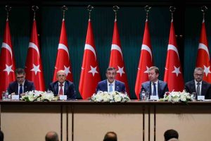 CUMHURBAŞKANI YARDIMCISI YILMAZ: "ENFLASYONU DÜŞÜRDÜKÇE BÜYÜME POTANSİYELİMİZ YUKARI TAŞINACAK"