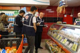 OKULUN İLK GÜNÜ MARKETLER MERCEK ALTINDA TİCARET İL MÜDÜRÜ'NDEN FIRSATÇILARA NET MESAJ: "GEÇİT VERMEYECEĞİZ"