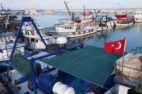 Mersinli Balıkçılar Yeni Sezona “Vira Bismillah” Demeye Hazırlanıyor 12 AKDENİZLİ BALIKÇILAR 'VİRA BİSMİLLAH' DEMEYE HAZIRLANIYOR AKDENİZ'DE AV SEZONUN SEZONUNUN 15 EYLÜL'DE AÇILACAK OLMASI NEDENİYLE MERSİNLİ BALIKÇILAR TEKNELERİN SON BAKIMLARINI YAPMAYA BAŞLADI