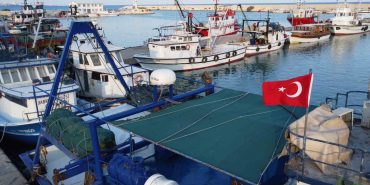 AKDENİZLİ BALIKÇILAR 'VİRA BİSMİLLAH' DEMEYE HAZIRLANIYOR AKDENİZ'DE AV SEZONUN SEZONUNUN 15 EYLÜL'DE AÇILACAK OLMASI NEDENİYLE MERSİNLİ BALIKÇILAR TEKNELERİN SON BAKIMLARINI YAPMAYA BAŞLADI