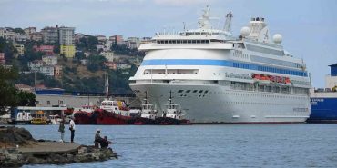 TÜRKİYE-RUSYA KRUVAZİYER TURİZMİ 937 TURİST TAŞIYAN KRUVAZİYER SAMSUN'DA