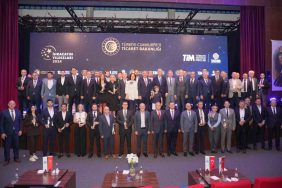 BAKAN BOLAT: "2026’DA İHRACATÇILARIMIZA 45 MİLYAR LİRA HİBE DESTEĞİ VERECEĞİZ" "150 MİLYON LİRALIK DAHA BİR ESNAF KREDİSİNİ, YÜZDE 25 MALİYETİYLE YARIN SABAHTAN İTİBAREN DENİZLİ’YE GÖNDERMİŞ OLACAĞIZ" "GEÇEN YIL 24 MİLYAR, BU YIL 33 MİLYAR VE ÖNÜMÜZDEKİ YIL BİZE AYRILAN BÜTÇEDEN 45 MİLYAR LİRALIK İHRACAT DESTEKLERİNİ HİBE OLARAK İHRACATÇILARIMIZA SUNACAĞIZ"