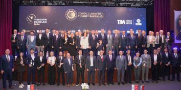 BAKAN BOLAT: "2026’DA İHRACATÇILARIMIZA 45 MİLYAR LİRA HİBE DESTEĞİ VERECEĞİZ" "150 MİLYON LİRALIK DAHA BİR ESNAF KREDİSİNİ, YÜZDE 25 MALİYETİYLE YARIN SABAHTAN İTİBAREN DENİZLİ’YE GÖNDERMİŞ OLACAĞIZ" "GEÇEN YIL 24 MİLYAR, BU YIL 33 MİLYAR VE ÖNÜMÜZDEKİ YIL BİZE AYRILAN BÜTÇEDEN 45 MİLYAR LİRALIK İHRACAT DESTEKLERİNİ HİBE OLARAK İHRACATÇILARIMIZA SUNACAĞIZ"