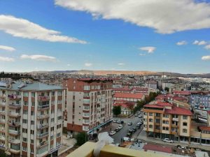 SİVAS’TA AĞUSTOS AYINDA BİN 56 KONUT SATILDI SİVAS’TA BU YILIN AĞUSTOS AYINDA SATILAN KONUT SAYISI GEÇEN YILIN AYNI AYINA GÖRE 245 ADET ARTARAK BİN 56’YA YÜKSELDİ.