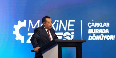 TÜRKİYE'NİN SANAYİ VE ÜRETİM GÜCÜ MAKSİAD MAKİNE ZİRVESİNDE KONUŞULDU SANAYİ VE MAKİNE SEKTÖRÜNÜN KALBİ MAKSİAD MAKİNE ZİRVESİ 2025'DE ATTI MAKSİAD YÖNETİM KURULU BAŞKANI MEHMET SARI: "80 MİLYON DOLAR OLAN DENİZLİ MAKİNE SEKTÖRÜ İHRACATINI, MAKİNE İHTİSAS OSB DEVREYE GİRDİĞİNDE İNŞALLAH 250 MİLYON DOLARA ÇIKARACAĞIZ" "TÜRKİYE'NİN BİZ MAKİNECİLERİN DAHA ÇOK ÇALIŞMASINA İHTİYACI VAR. NE ÜRETİYORSAK ÜRETELİM, ÜRETTİĞİMİZ ÜRÜNÜN MAKİNESİNİ ÜRETMİYORSAK HER ZAMAN DIŞA BAĞIMLI KALIRIZ" ENERJİ VE TABİİ KAYNAKLAR BAKANI ALPARSLAN BAYRAKTAR: "TRAFO MERKEZİ YATIRIMINI YAPACAĞIMIZ MAKİNE İHTİSAS OSB 10 BİN KİŞİYE DOĞRUDAN İSTİHDAM SAĞLANACAK"
