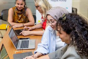 TÜRK TELEKOM, GİRİŞİMCİ KADINLARI KENDİ İŞLERİNİ KURMALARI VE BÜYÜTMELERİ İÇİN DESTEKLEMEYİ SÜRDÜRÜYOR ‘DİJİTALDE HAYAT KOLAY' PROJESİ HİBE DESTEĞİYLE KADIN GİRİŞİMCİLER DİJİTAL DÜNYADA BÜYÜYOR