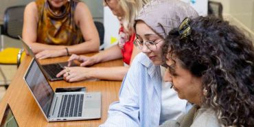 TÜRK TELEKOM, GİRİŞİMCİ KADINLARI KENDİ İŞLERİNİ KURMALARI VE BÜYÜTMELERİ İÇİN DESTEKLEMEYİ SÜRDÜRÜYOR ‘DİJİTALDE HAYAT KOLAY' PROJESİ HİBE DESTEĞİYLE KADIN GİRİŞİMCİLER DİJİTAL DÜNYADA BÜYÜYOR