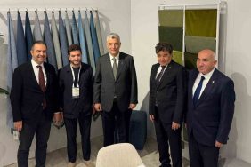 BAKAN BOLAT: "ABD İŞ DÜNYASI TÜRKİYE İLE ÇALIŞMAYA ÇOK SICAK BAKIYOR" "YENİ DÖNEMDEN UMUTLUYUZ, YATIRIM VE TİCARET ALANINDA DA BİR SIÇRAMANIN BAŞINDAYIZ" "ABD-TÜRKİYE TOPLANTILARINA ÜÇ YILDIR İŞTİRAK EDİYORUM, EN POZİTİF ETKİLEŞİMİN YAŞANDIĞI TOPLANTI BU HAFTA GERÇEKLEŞTİ" "ABD İŞ DÜNYASI TÜRKİYE İLE İŞ BİRLİĞİNE ÇOK SICAK BAKIYOR" TİCARET BAKANI ÖMER BOLAT, MOSFED MOBİLYA TASARIM FUARI'NA KATILDI