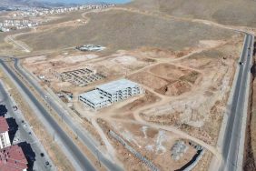 DOĞU VE GÜNEYDOĞU'NUN CAZİBE MERKEZİ OLACAK MOBİLYACILAR SİTESİNDE ÇALIŞMALAR SÜRÜYOR ELAZIĞ'DA YAPIMINA BAŞLANAN MOBİLYACILAR SİTESİ HIZLA YÜKSELİYOR