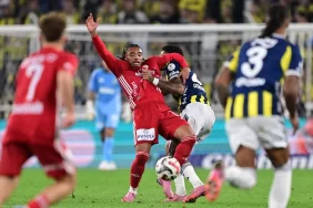 Fenerbahçe, Antalyaspor'u iki golle geçti