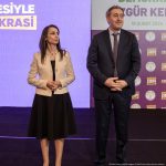 İZMİR’DE POLİSLERİ ŞEHİT EDEN SALDIRGANIN SİLAHI VE HÜCUM YELEĞİ ORTAYA ÇIKTI 1 thumbnail