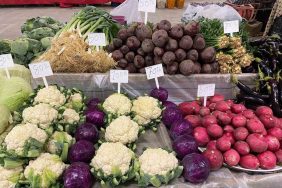 Sarıgöl Pazarı ata tohumlu sebzelerle renklendi 14 SARIGÖL PAZARI ATA TOHUMLU SEBZELERLE RENKLENDİ