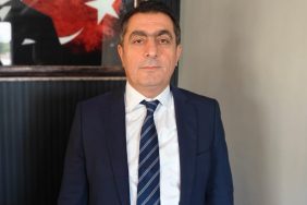 Kayseri Ticaret Borsası II. Geleneksel Et ve Et Ürünleri Çalıştayı tamamlandı 7 KIRMIZI ETE ZAM BEKLENTİSİ KAYSERİ KIRMIZI ET ÜRETİCİLERİ BİRLİĞİ BAŞKANI ERCAN ARAS: "ÜRETİCİMİZİN DAHA FAZLA ZARAR ETMEMESİ VE ÜRETİME DEVAM EDEBİLMESİ İÇİN MAALESEF ET FİYATLARININ YÜKSELMESİ LAZIM" "GİRDİ MALİYETLERİNE HER GÜN EŞİT ORANDA ZAM GELİYOR"