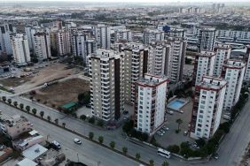 Belediyelerden geçmeyen projeler, inşaat maliyetlerini arttırıyor 12 BELEDİYELERDEN GEÇMEYEN PROJELER, İNŞAAT MALİYETLERİNİ ARTTIRIYOR BETON KARTELLERİ KONUT FİYATLARININ ARTMASINA YOL AÇIYOR DOĞU AKDENİZ İNŞAAT MÜTEAHHİT BİRLİKLERİ FEDERASYONU GENEL BAŞKANI MUSTAFA KARSLIOĞLU: "BÖYLE OLMAZ, PERSONEL ALSIN VEYA BU PROJELERİ ÇIKARTAMIYORSA BELEDİYE BAŞKANI, ‘BEN BU BELEDİYECİLİĞİ YAPAMIYORUM' DİYEREK İSTİFA ETSİN" "SEKTÖRDE YATIRIMCI EKSİKLİĞİ BAŞLADI" "5 BETON KARTELİ FİYATLARI İSTEDİĞİ GİBİ OYNATIYOR"