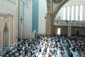 DİYANET’TEN TARTIŞMA YARATAN AÇIKLAMA: “DİZİLER VE TV PROGRAMLARI AİLE YAPISINI TEHDİT EDİYOR” 7 cuma-hutbesi