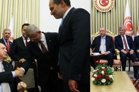 erdogan-ve-davutoglu-yillar-sonra-ayni-karede-gelecek-partisi-sessizligi-bozdu-wh2w