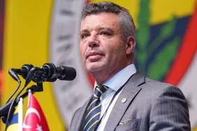 FENERBAHÇE BAŞKANI SADETTİN SARAN’DAN GALATASARAY’A SERT GÖNDERME: “YENERİZ, YENİLİRİZ AMA HAK YEMEYİZ” 8 fenerbahce-baskani-sadettin-sarandan-galatasaraya-ilk-salvo-nxzb