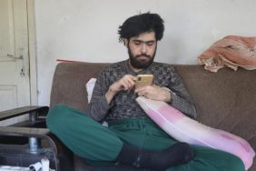Genç Adam 3 Yıldır Odaya Kapandı! 15 hatayda-telefon-bagimlisi-gencin-annesinin-yardim-cagrisi-9mlM53wO