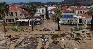 izmir-deki-sel-felaketinde-son-durum-kayip-1-kisi-araniyor-1761293043-635_large