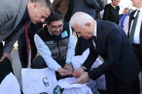 BURSALI ÇİFTÇİNİN YÜZÜ GÜLÜYOR TARIM ORTAK İŞBİRLİĞİ PROTOKOLÜ KAPSAMINDA ELDE EDİLEN YERLİ BUĞDAY TOHUMU, MUSTAFAKEMALPAŞALI ÜRETİCİLERE YÜZDE 100 HİBEYLE DAĞITILDI