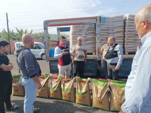 İMAMOĞLU’NDA YANGINDAN ETKİLENEN ÜRETİCİLERE BUĞDAY TOHUMU DESTEĞİ