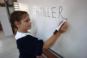 ara-tatilin-10-kasima-denk-gelmesi-tepki-cekti-mebden-aciklama-geldi-vuvh_cover