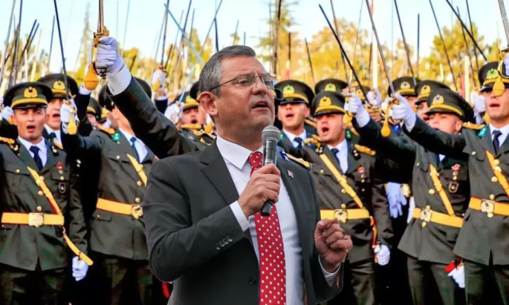 Özgür Özel: "Rütbesini Takmayan Namussuzdur" 3 1765439075 c7f6989d0c42d5d349a7