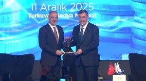 CUMHURBAŞKANI YARDIMCISI YILMAZ: "IMF TAHMİNLERİNİN GERÇEKLEŞMESİ DAHİLİNDE DÜNYANIN EN BÜYÜK 16'NCI ÜLKESİ OLACAĞIZ" "AVRUPA'NIN DA EN BÜYÜK 4'ÜNCÜ ÜLKESİ HALİNE GELECEĞİZ" "2025 YILI SONUNDA KİŞİ BAŞINA DÜŞEN MİLLİ GELİRİMİZ 1,5 TRİLYON DOLARI AŞACAK" "TÜRKİYE'DE 300 MİLYAR DOLAR GİBİ BİR YASTIK ALTI ALTIN VAR"